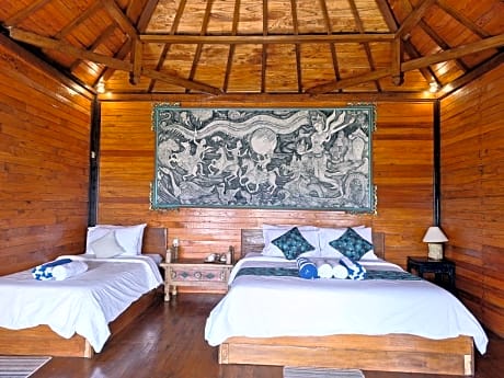 Wooden Family Room with Plunge Pool