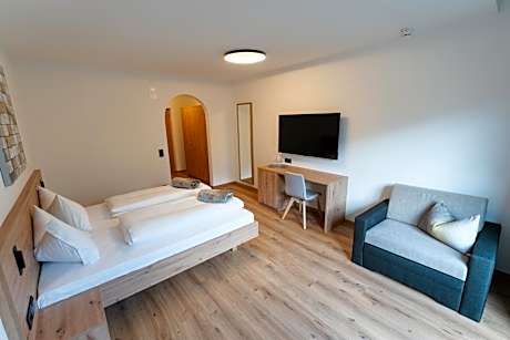 Quadruple Room with Mountain View