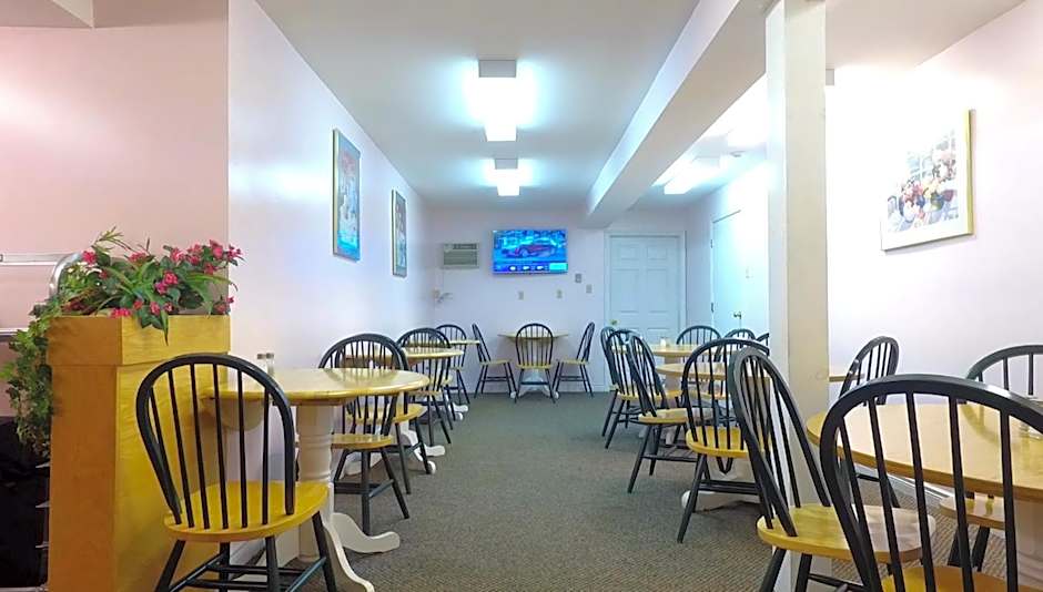 Econo Lodge Inn & Suites