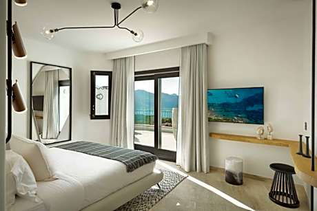 Deluxe King Room with Sea View