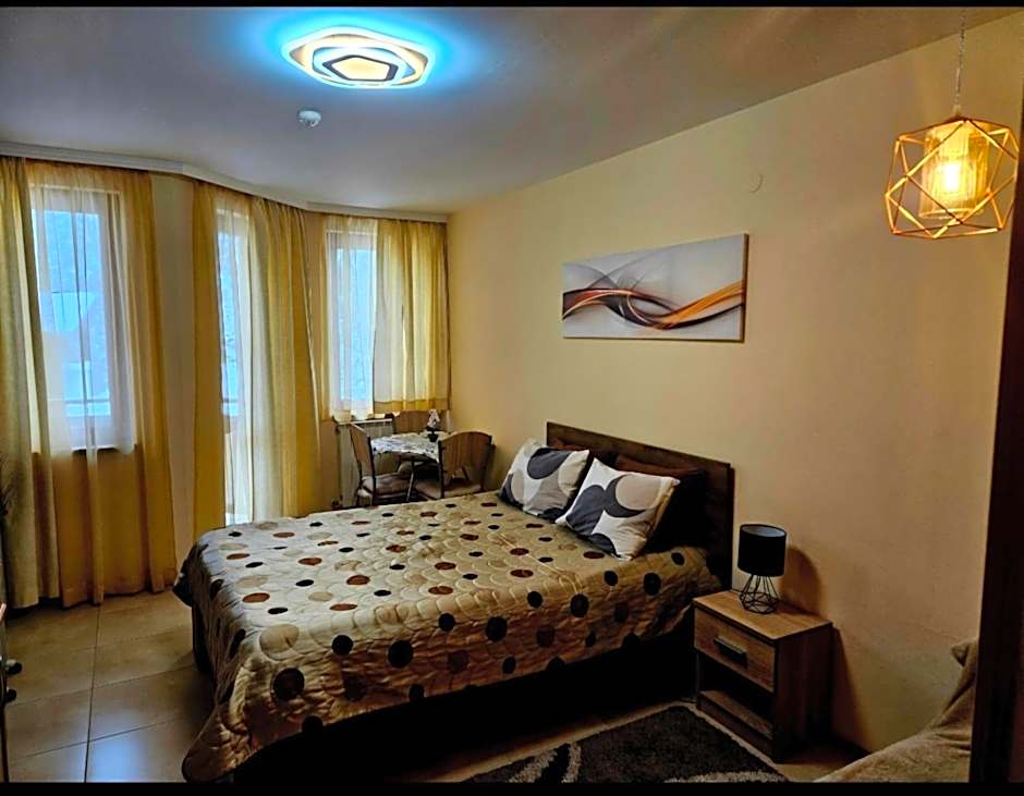 Enjoy Studios and Lovely Apartment Villa Park