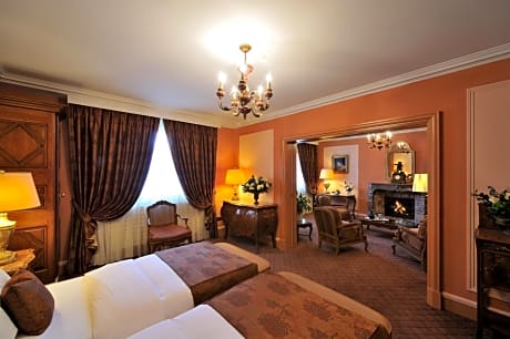 Suite with Twin Beds