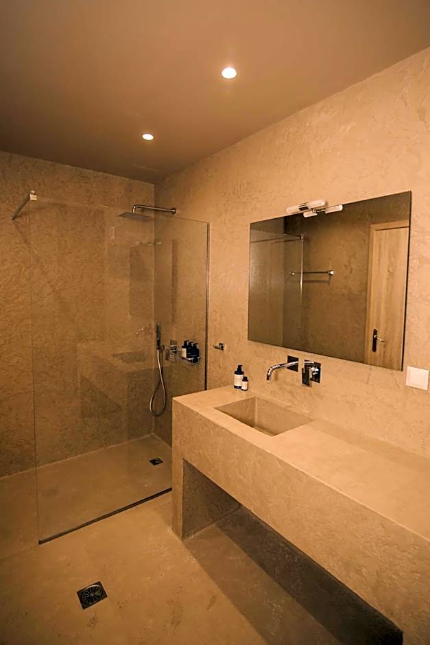 Mani Luxury Suites and Studios in Gytheio with Private Pools