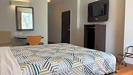 Queen Room - Disability Access - Roll in Shower