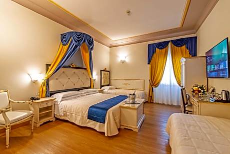 Quintuple Room