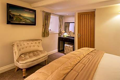 Room 4 - Standard King Ensuite with Shower