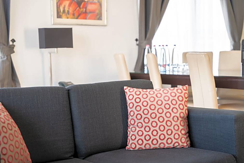 Escala Hotel & Suites