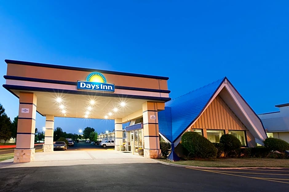 Days Inn by Wyndham Norman