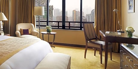 Club Room, 1 King Bed (Skyline View)