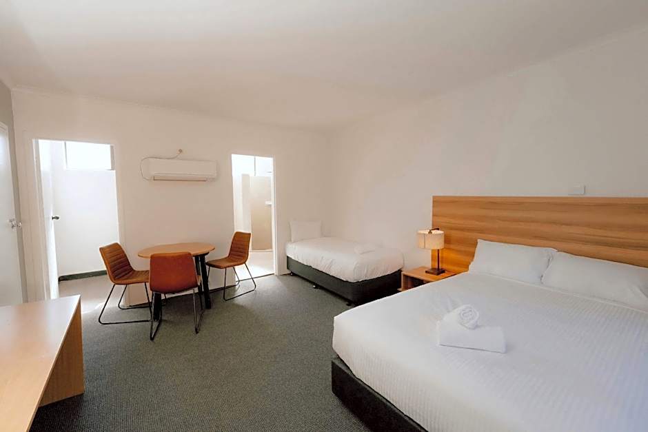 Red Cedars Motel
