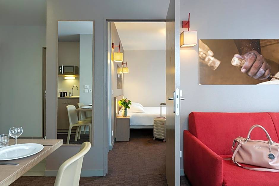 Neho Suites Porte de Geneve - Gare Annemasse