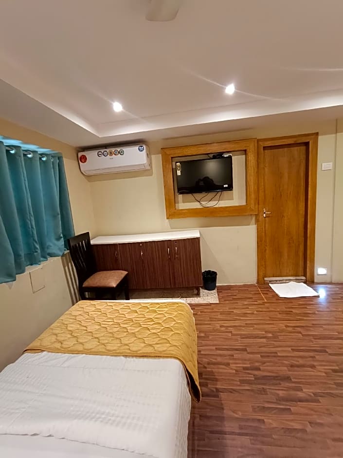 Hotel Rishi International - Grant Road