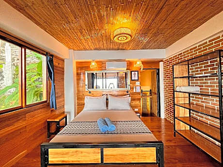 TINY HOUSE DELUXE