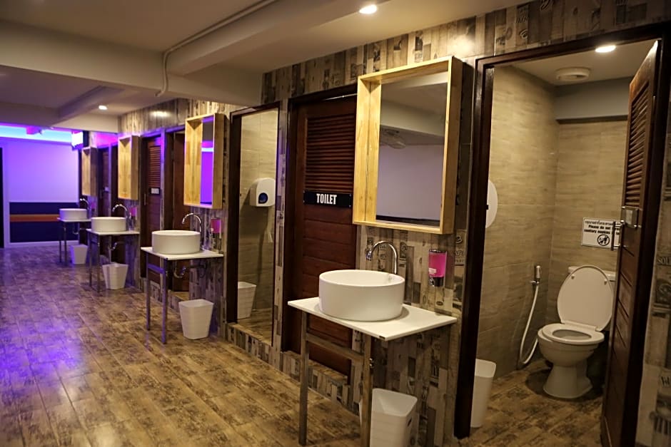 Balcony Party Hostel Ao Nang Beachfront Adult Only