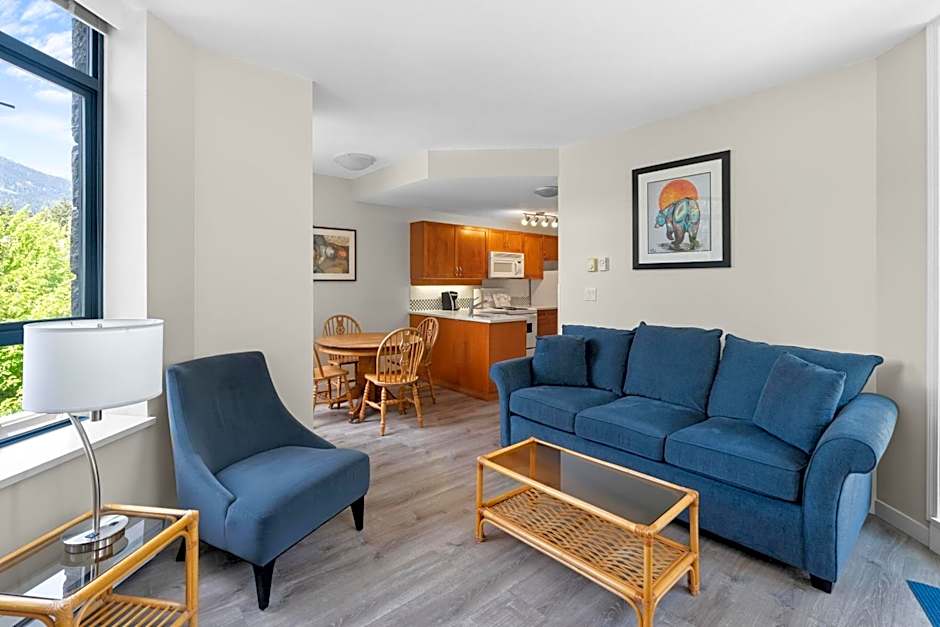 Alpenglow Lodge Bear Wonder One Bedroom by MVA