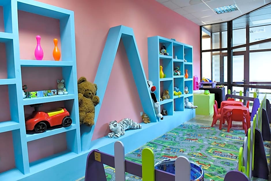 Royal Bansko - Family Apart Hotel With All Inclusive Light or HB&Drinks and Hot Pool & Jacuzzis