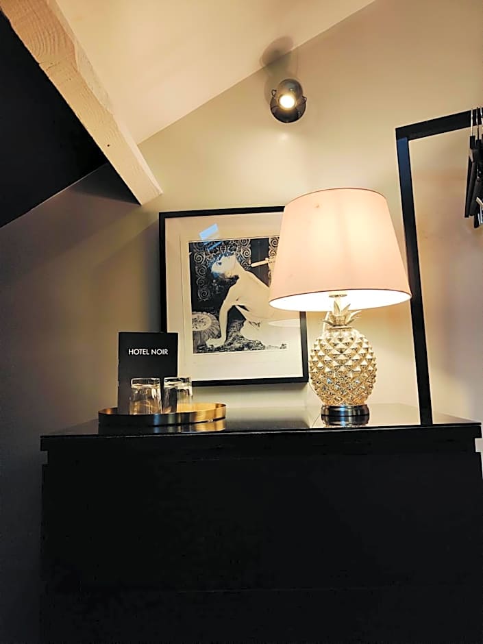 Hotel Noir