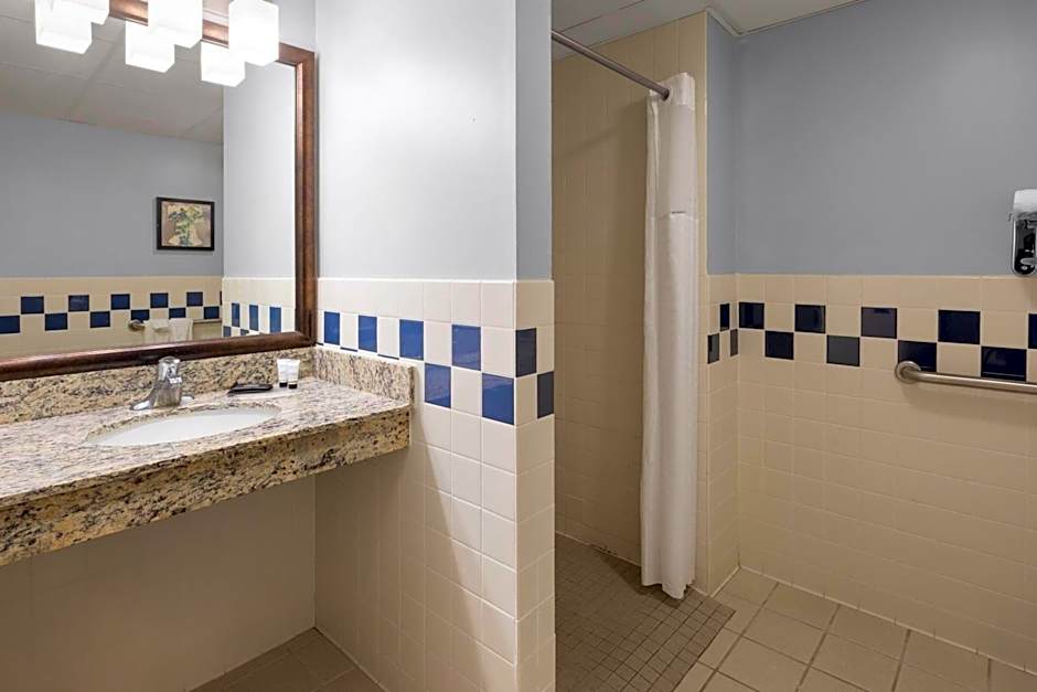 AmericInn by Wyndham Douglas/Saugatuck