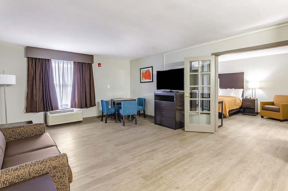 Photo 1 of 4 of 2 Queen Beds Suite