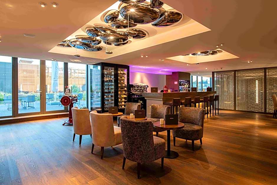 HOTEL illuster - Urban & Local