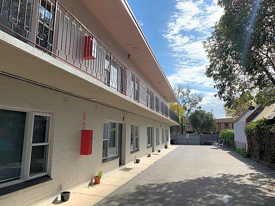 Hello Adelaide Motel and Apartments