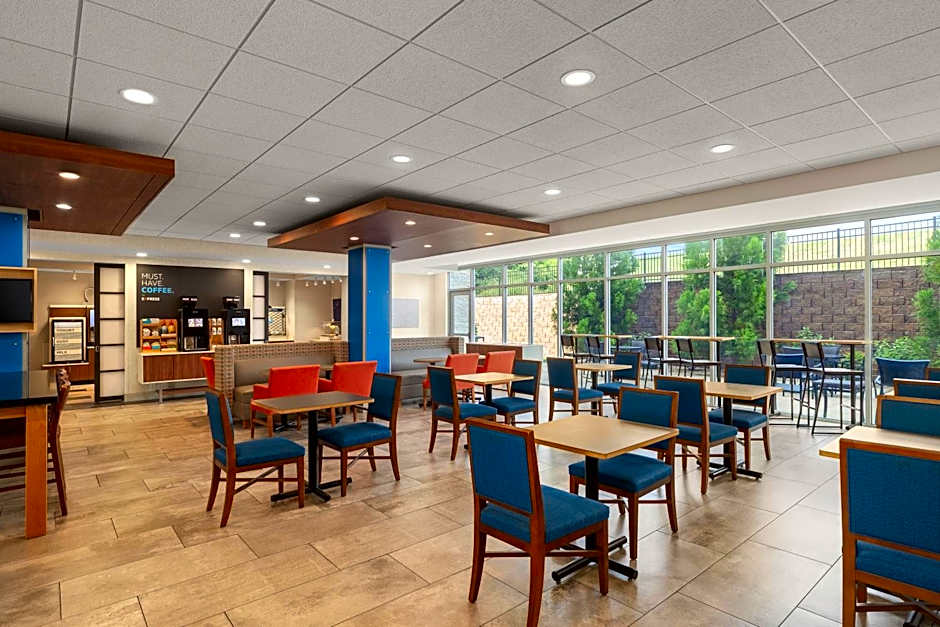 Holiday Inn Express and Suites Staunton By IHG