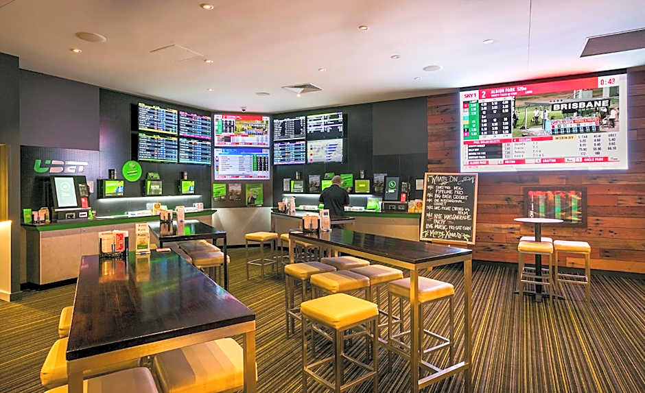 Nightcap at Kawana Waters Hotel