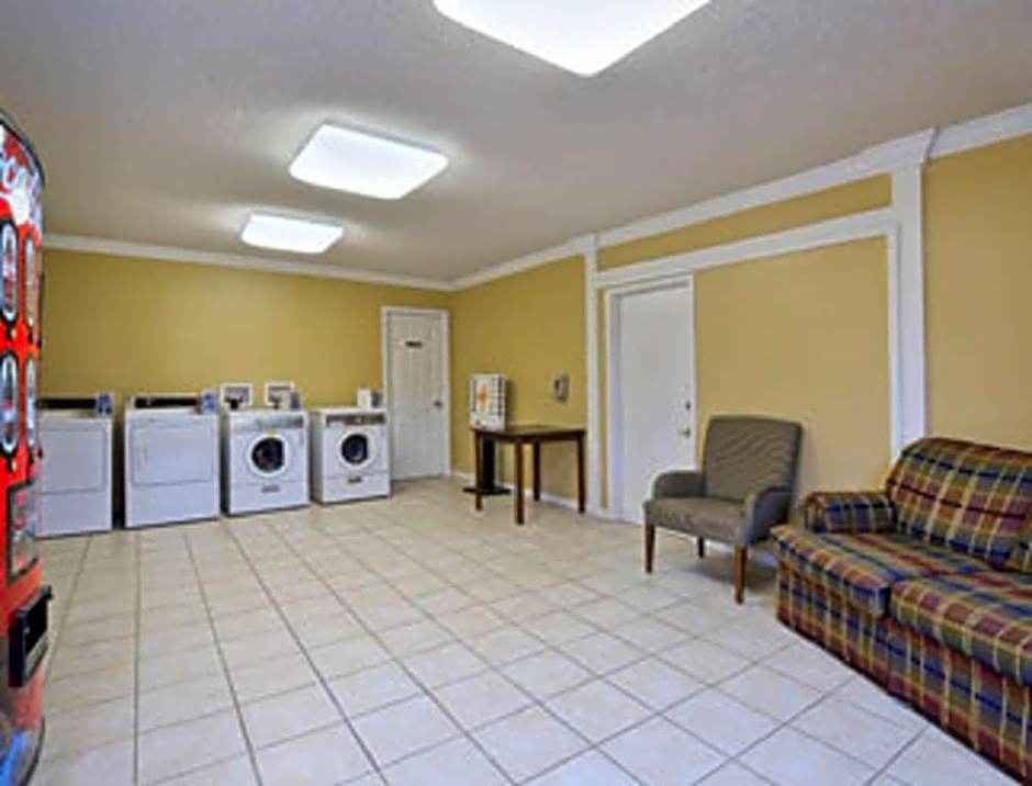 Travelodge by Wyndham Natchitoches