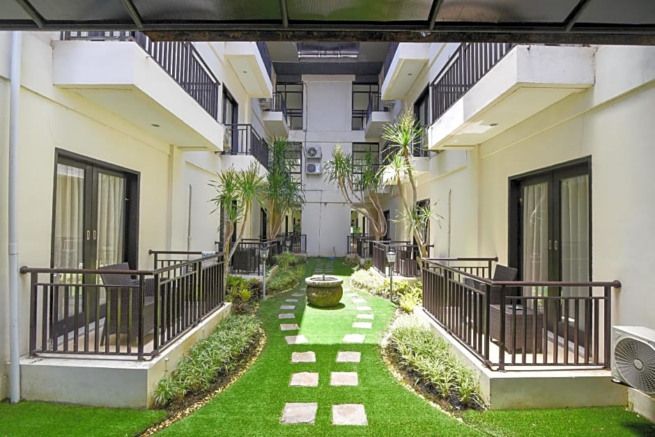 RedDoorz Plus near Mall Bali Galeria 2