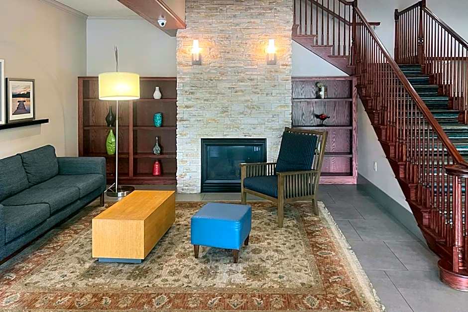 Comfort Inn & Suites St. Paul Northeast