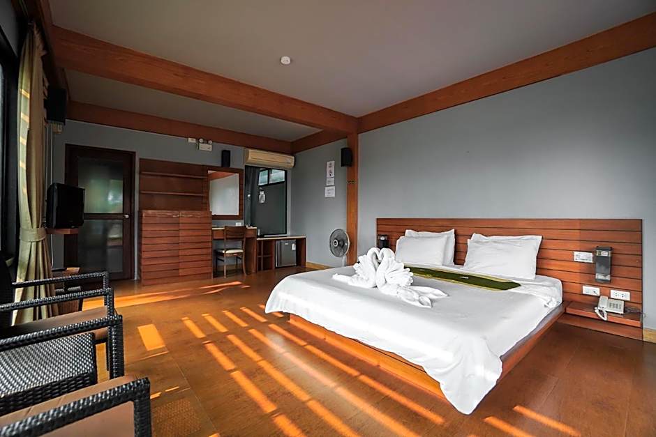 Photo 1 of 7 of Deluxe 1 King Bed