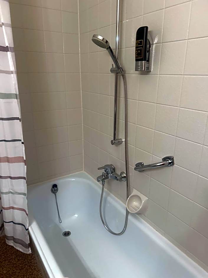 Gasthof mit Seeterasse & Appartements Zur Landeroith