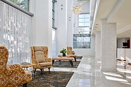 Delta Hotels by Marriott Milwaukee Northwest