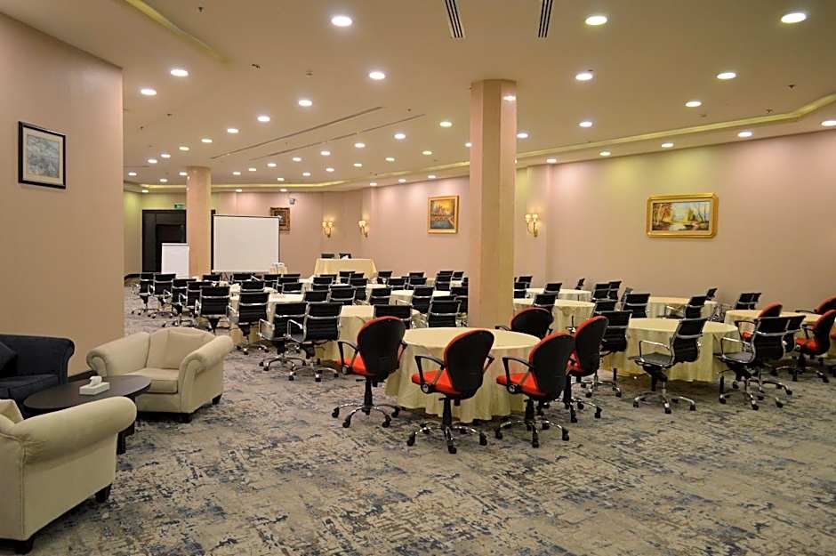 Golden Tulip Hail Hotel