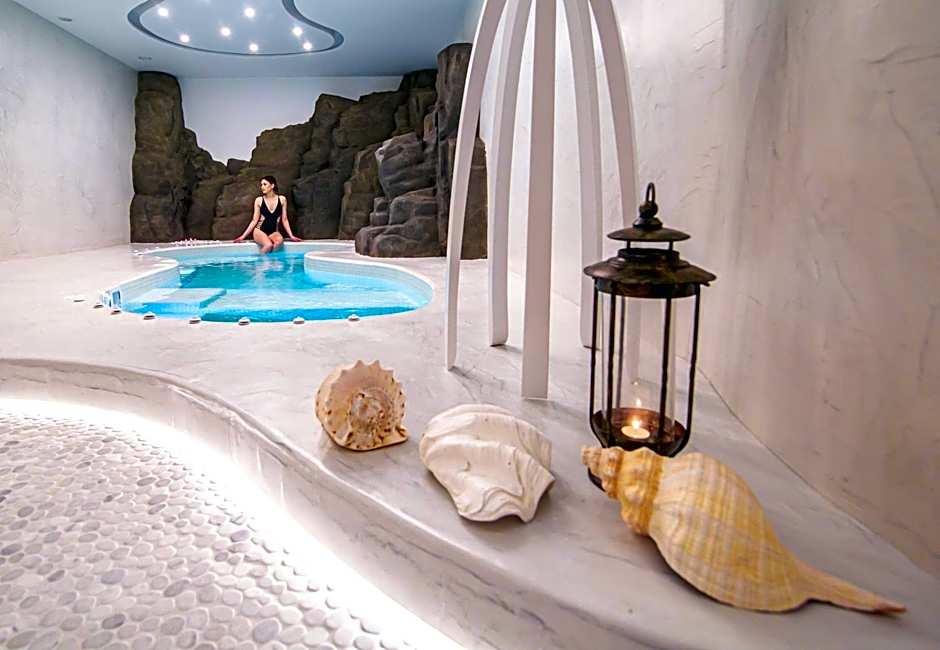 Acroterra Rosa Luxury Suites & Spa