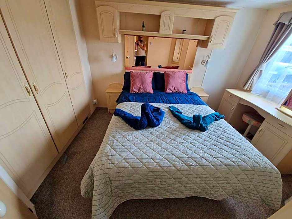 Haven on the Hill 2 Bed Caravan with Town Views of Aberystwyth F7