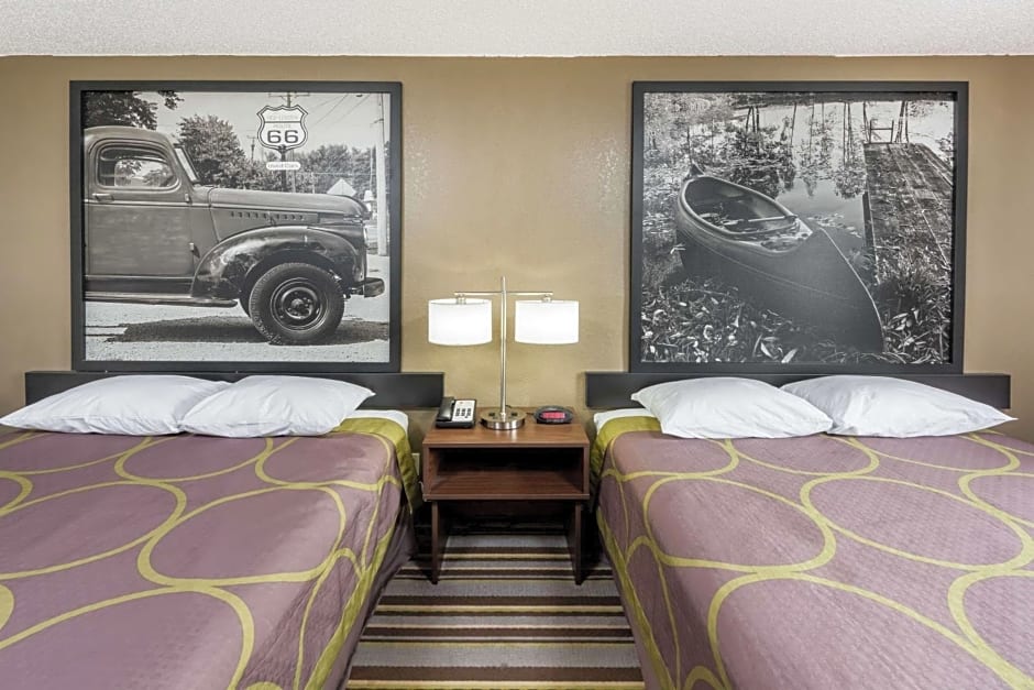 Super 8 by Wyndham Bloomington