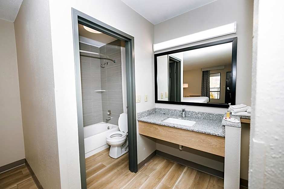 Days Inn by Wyndham Cincinnati East