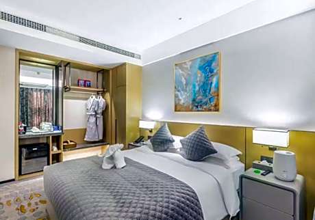 Deluxe King Room - Non-Smoking