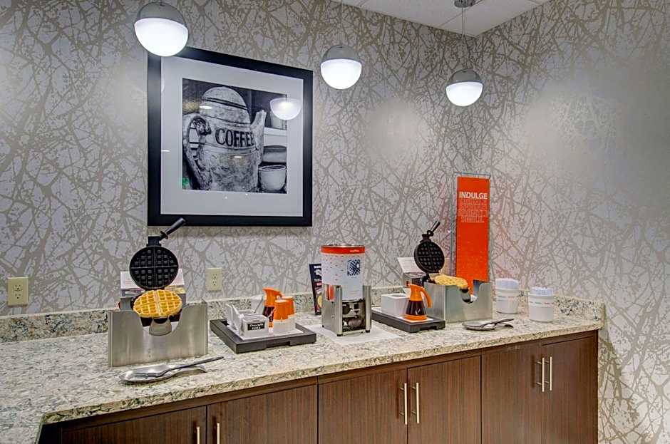 Hampton Inn & Suites Boston/Stoughton