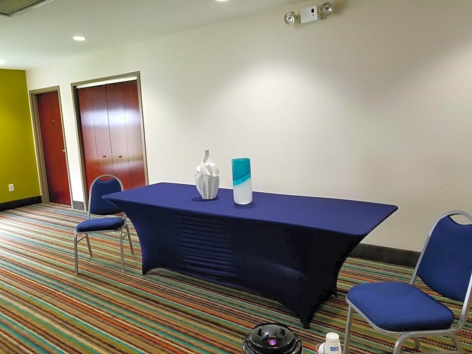 Holiday Inn Express Hotel & Suites Mebane By IHG
