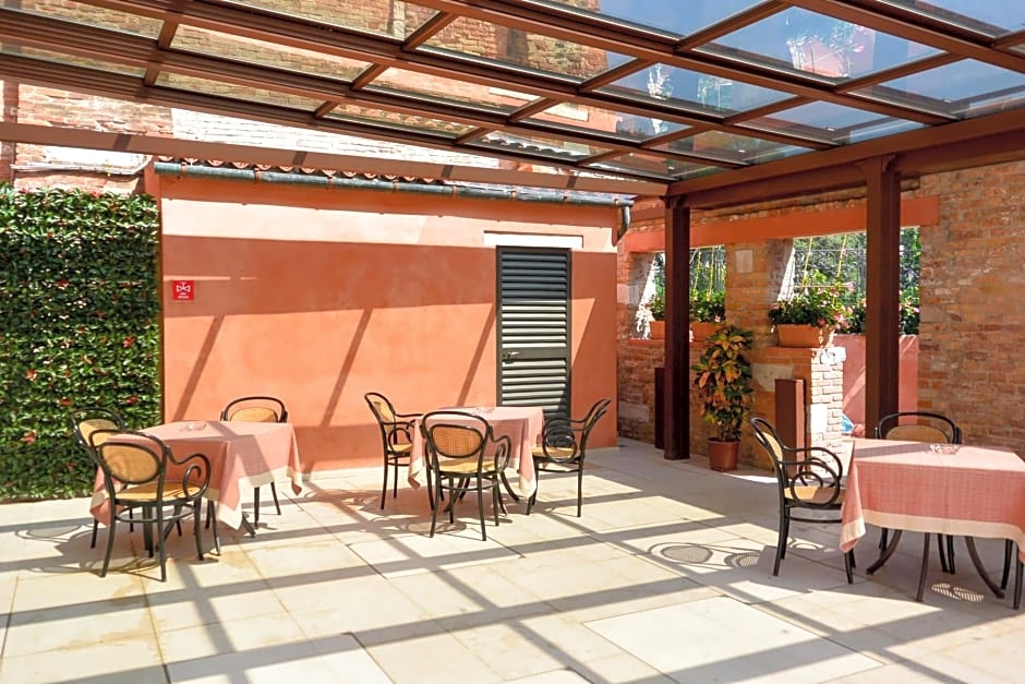 Hotel Santa Chiara