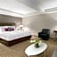 Coast Edmonton Plaza Hotel by APA