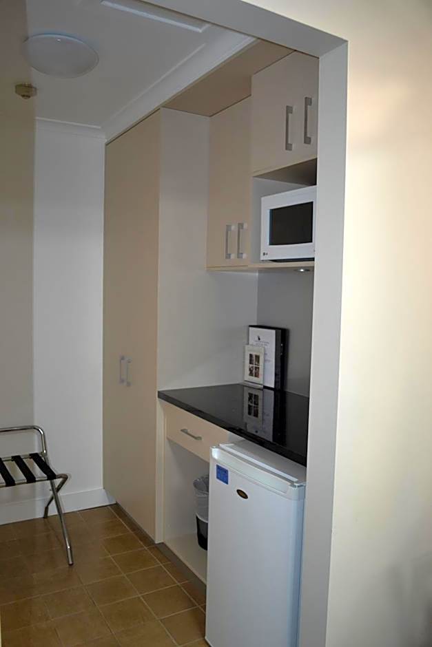 Cattlemans Country Motor Inn & Serviced Apartments