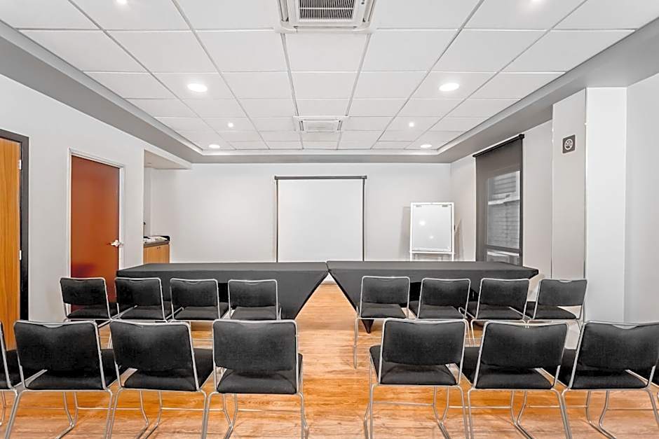 City Express by Marriott Leon