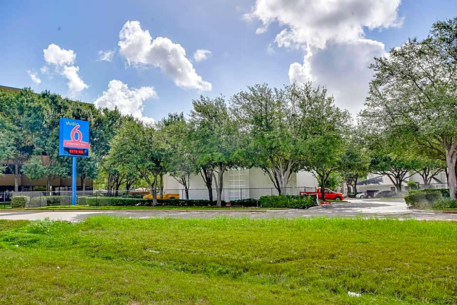 Studio 6-Houston, TX - Hobby South