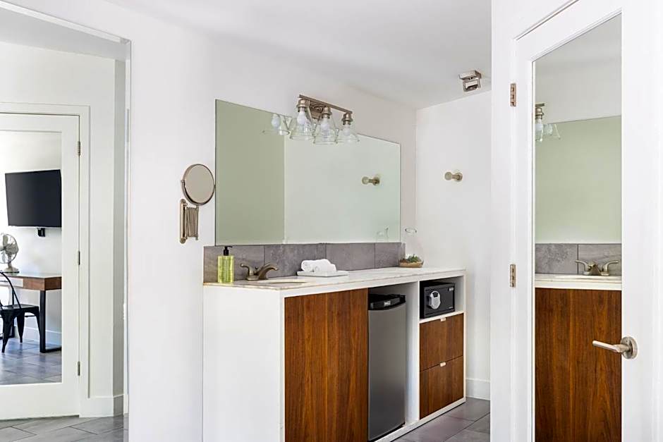 The Palm Springs Hotel