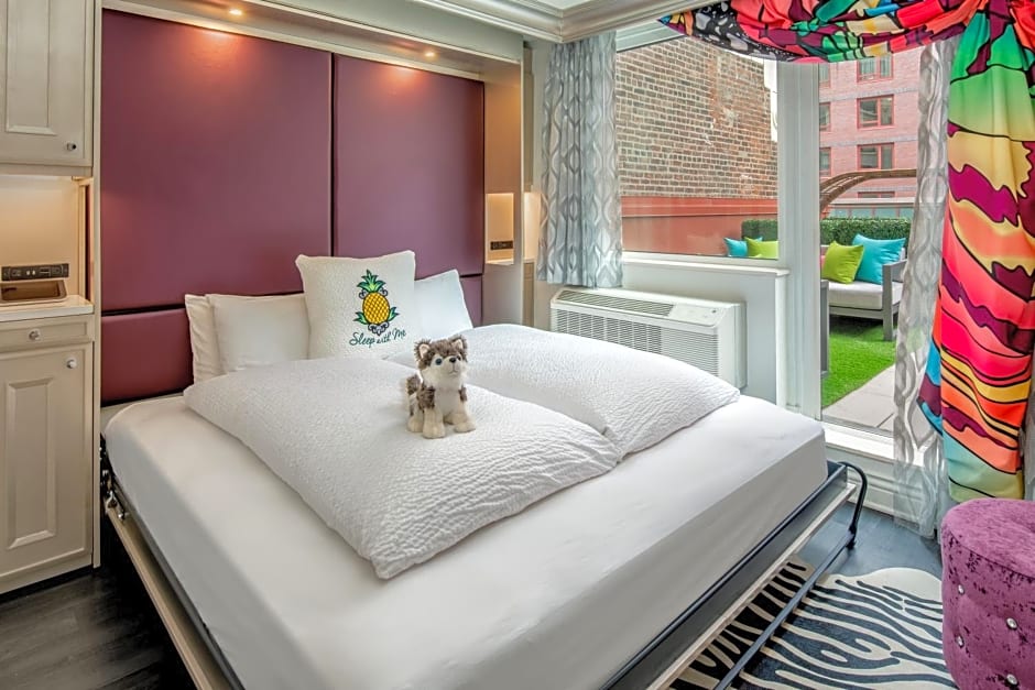 Staypineapple, An Artful Hotel, Midtown
