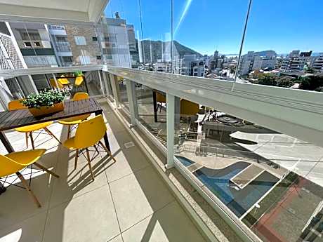 Cód 54 - Apartamento amplo com 3 suítes.