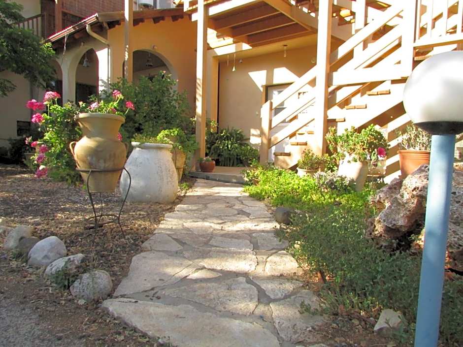 Aviv - Bakfar in Amirim